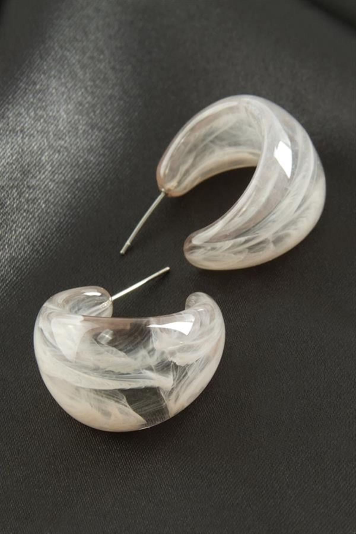 Hilal Plastik Küpe - Gri