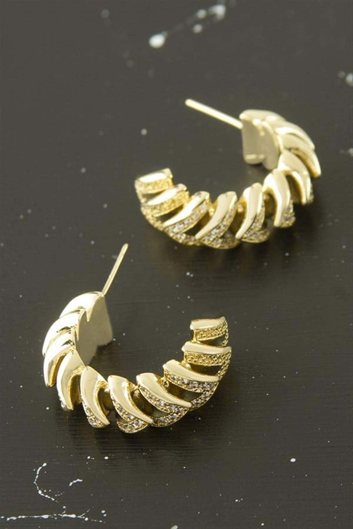 Xuping Ok Figürlü Zirkon Taşlı Lüks Çelik Küpe - Sarı